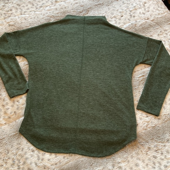 NWOT - Tresics mock turtle neck pullover. Size Large. - Picture 4 of 10